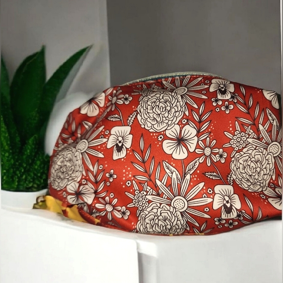 Cosmetic Floral Red Bag - Picture 1 of 3